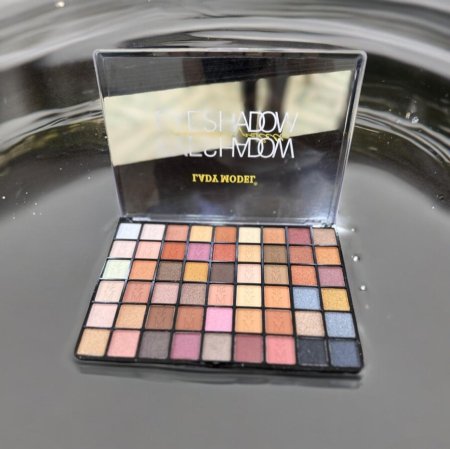 باليت Eyeshadow  <br> <span class='text-color-warm'>سيتوفر قريباً</span>